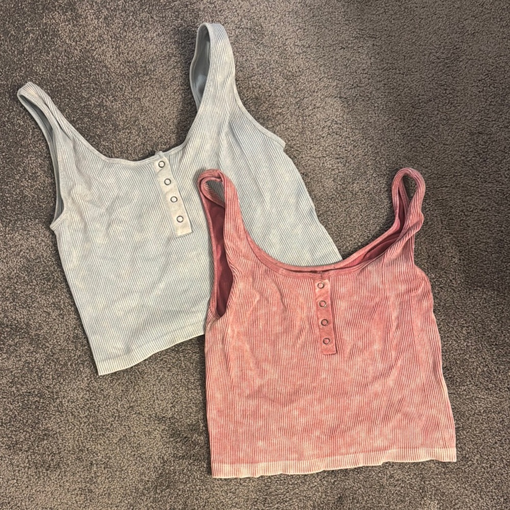Aeropostale Cream and Pink Cropped Sleeveless Tank Tops-preloved; slightly worn